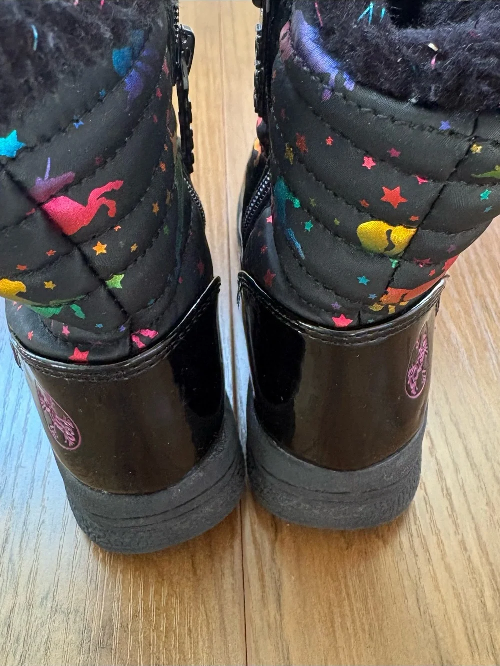 Totes Kids Black Winter Boots with Rainbow and unicorn Accents Size 10 INV25/576
